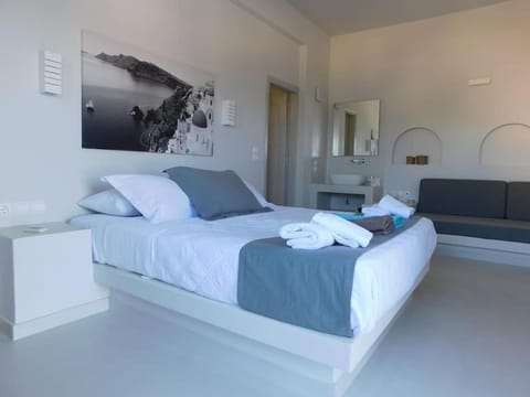 Perissa BeachFront Rooms Apartment in Perissa