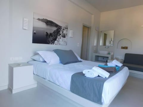 Perissa BeachFront Rooms Apartment in Perissa