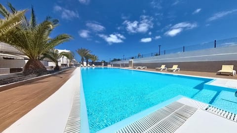 Day, Pool view, Swimming pool, sunbed