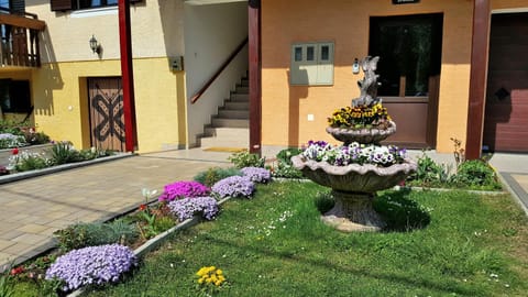 Neighbourhood, Natural landscape