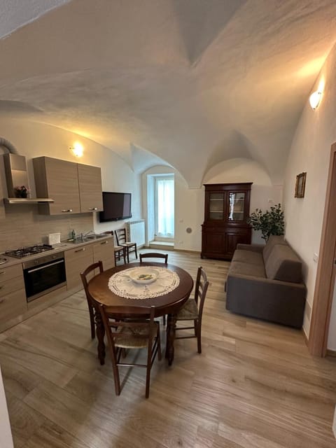 Kitchen or kitchenette, Living room, Seating area, Dining area, stove