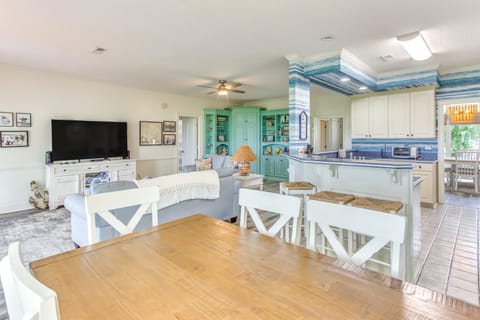 Walk to Marina Pet-Friendly Little River Home! House in Little River