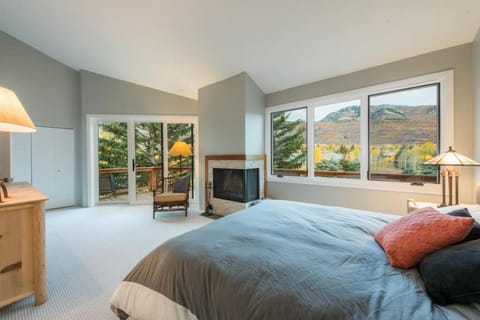Snowcap Lodge Spacious Townhome with Hot Tub House in Park City