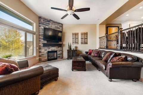 Ski Haven Elegant Townhome with Private Hot Tub House in Summit Park