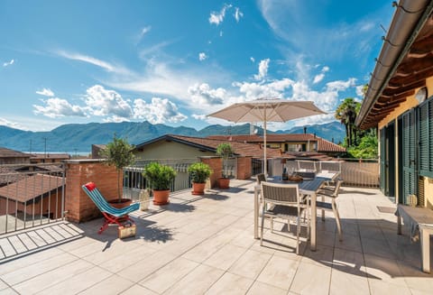 Property building, Balcony/Terrace, Living room