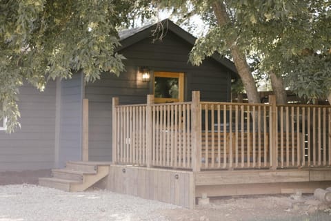 Creekside Village Inn Bed and Breakfast in North Lawrence