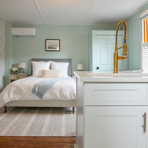 The Burbank Rose Inn Bed and Breakfast in Newport