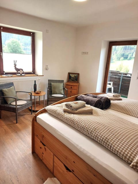 Bed, Photo of the whole room, Seating area, Bedroom