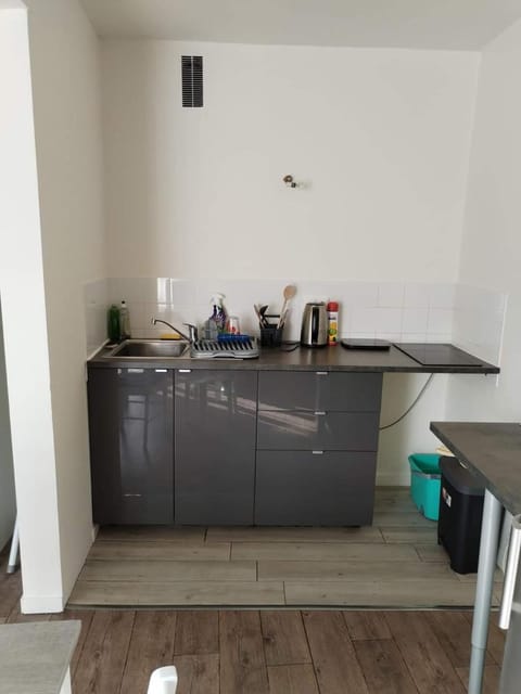 Studio dans immeuble tranquille Apartment in Lisieux