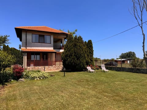Property building, Day, Garden, Garden view
