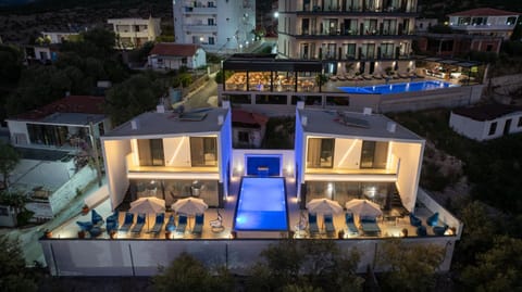Property building, Night, Balcony/Terrace
