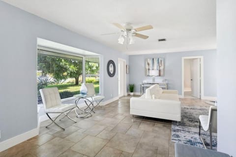 Beach Retreat Downtown Hot Tub House in Delray Beach