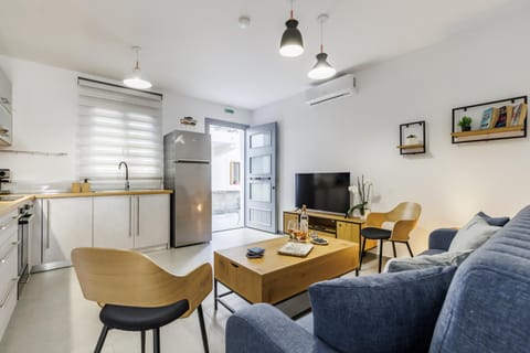 Communal lounge/ TV room, TV and multimedia, Living room
