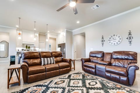 Texas Home with Hot Tub 3 Mi to Downtown Canyon! House in Oklahoma