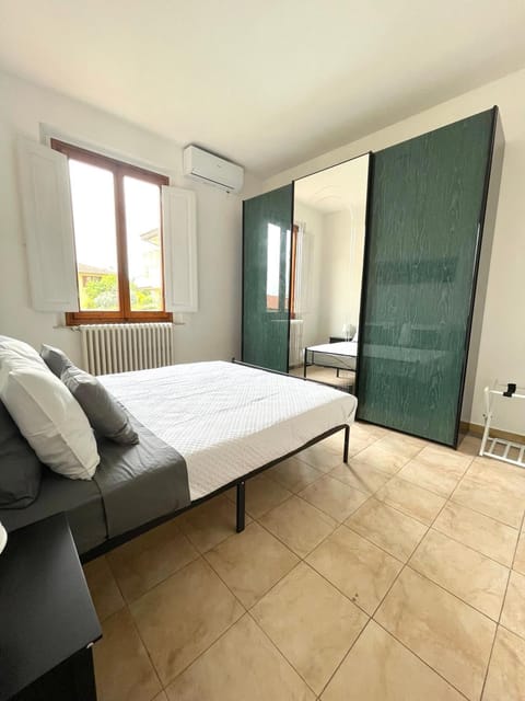 Bed, Bedroom, internet, air conditioner