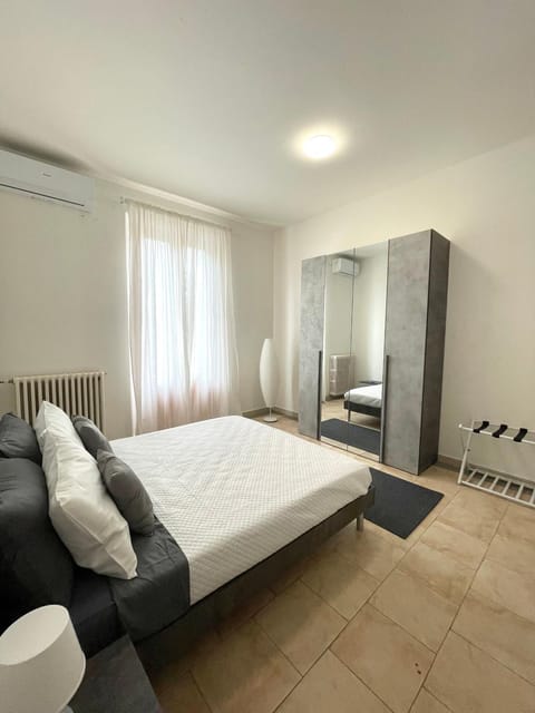 Bed, Bedroom, air conditioner