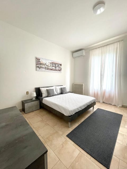 Bedroom, air conditioner