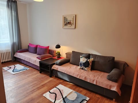 Bed, Living room, Photo of the whole room, Seating area