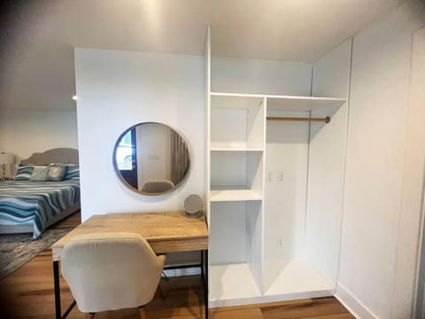 Charming Cottage and Guest House a block to beach! House in Gulfport