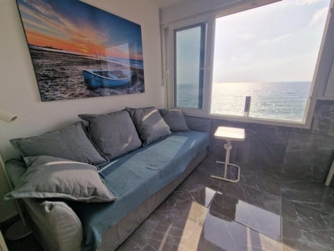 Living room, Sea view