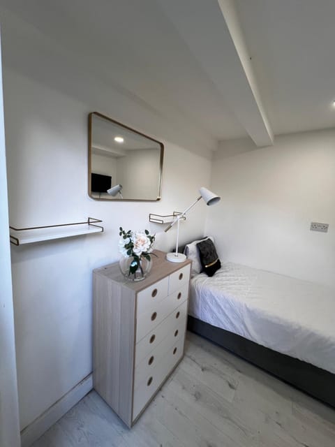 Ensuite Box Room in Corby NN17 Bed and Breakfast in Corby