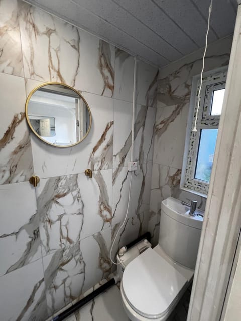 Ensuite Box Room in Corby NN17 Bed and Breakfast in Corby