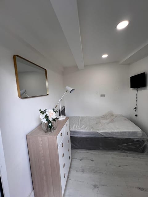 Ensuite Box Room in Corby NN17 Bed and Breakfast in Corby