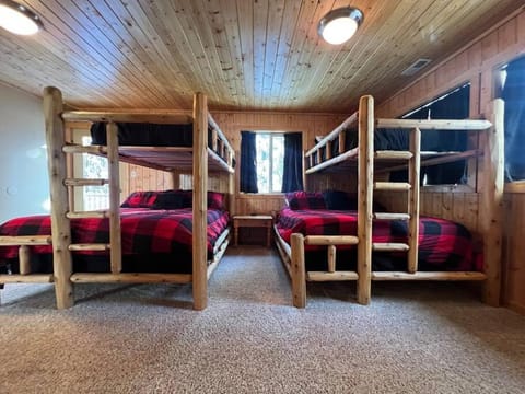 Mountain Life Cabin- 20 Miles to Yellowstone Cabin in Island Park