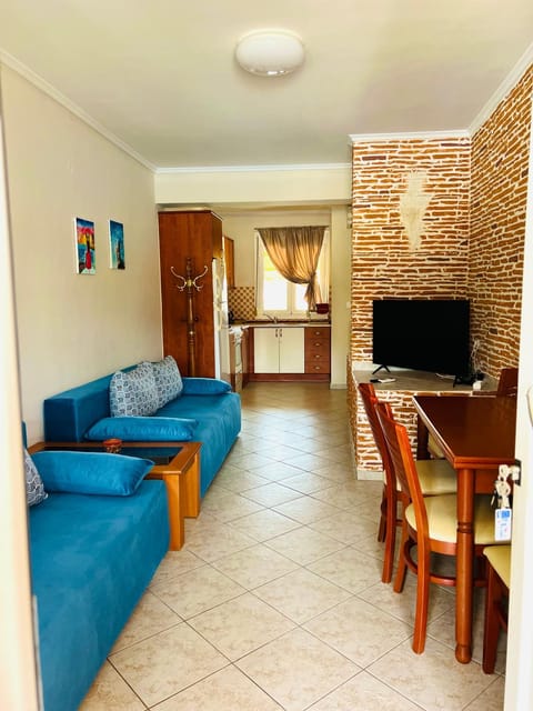 TV and multimedia, Kitchen or kitchenette, Living room, Dining area