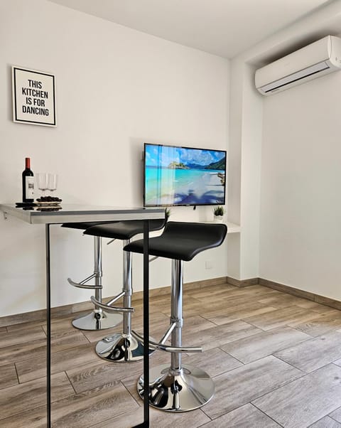 TV and multimedia, Dining area, air conditioner