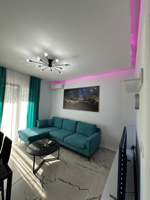 TV and multimedia, Living room, Evening entertainment