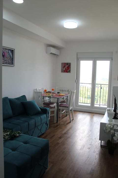 Zara Lux Panorama Apartment in Serbia