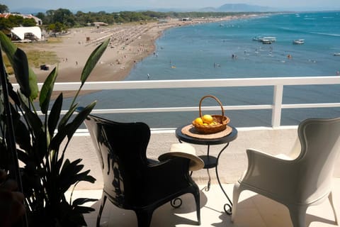 Balcony/Terrace, Balcony/Terrace, Seating area, Beach, Sea view