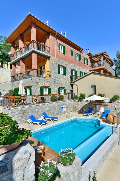 Property building, Decorative detail, Swimming pool, Swimming pool