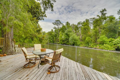 Riverfront Deck Outdoor Retreat in Fairhope! House in Alabama