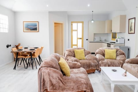 Kitchen or kitchenette, Living room, Dining area, oven, stove