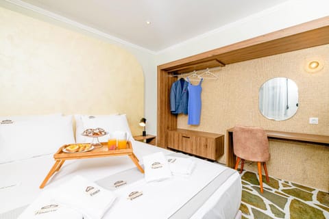 Photo of the whole room, Bedroom, towels, wardrobe