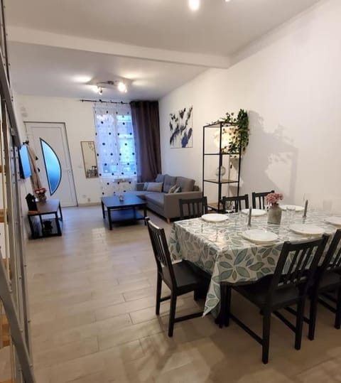 Living room, Seating area, Dining area