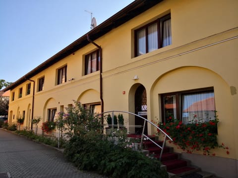 Property building, Facade/entrance, Lobby or reception