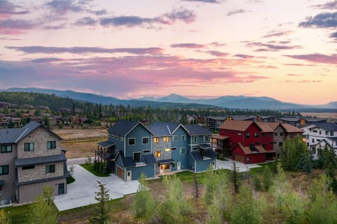 90 Hay Meadow townhouse House in Fraser