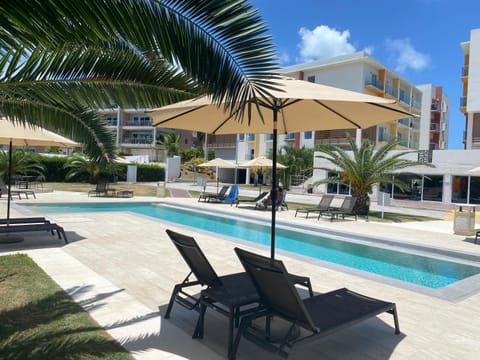 Swimming pool, Swimming pool, sunbed