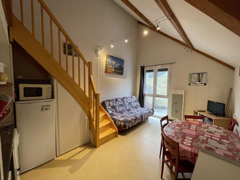 Studio cosy face aux pistes avec mezzanine et navette gratuite - FR-1-787-39 Apartment in Auvergne-Rhône-Alpes