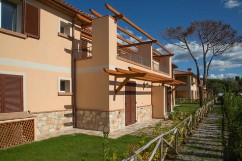 Facade/entrance, Garden