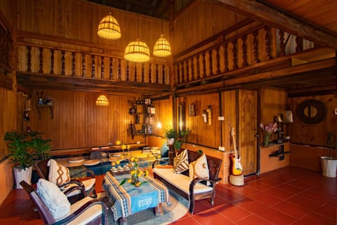 Library, Living room, Seating area, Dinner