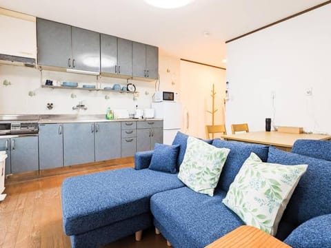 Living room, Seating area, Dining area, stove