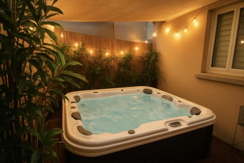 Hot Tub, Balcony/Terrace, Spa and wellness centre/facilities, Spa and wellness centre/facilities
