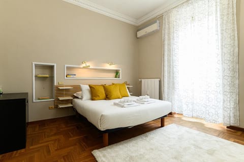 Bed, Photo of the whole room, Bedroom, air conditioner