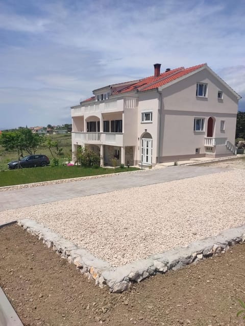 Property building, Day, Neighbourhood