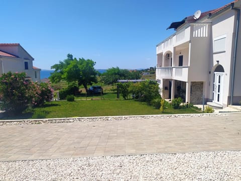 Property building, Day, Natural landscape, Garden, Sea view