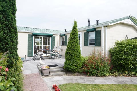 Property building, Garden, Balcony/Terrace, Garden view